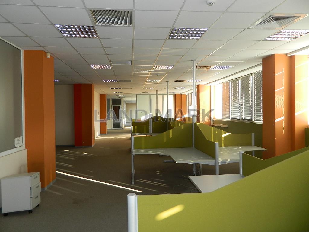 Spatii  birouri open space , 800 1000  mp,  zona Complex