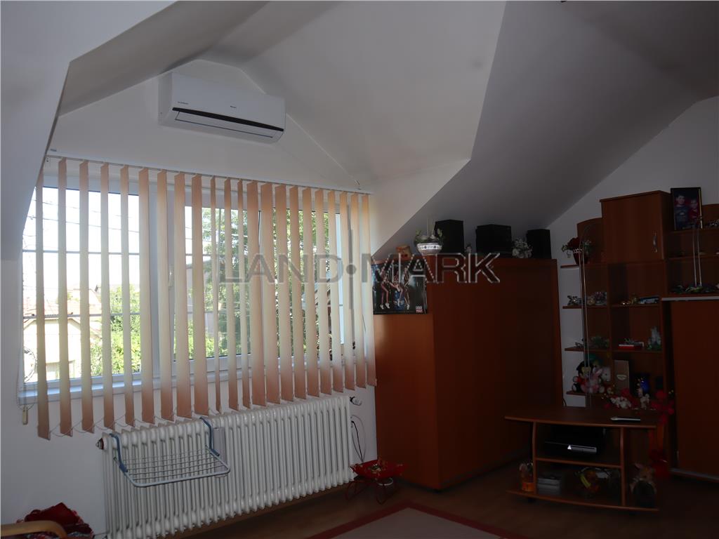 Vila 4 dormitoare, zona Ronat