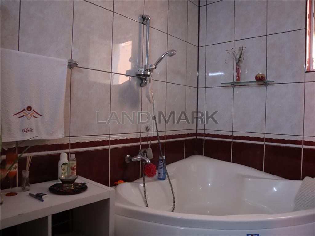 Vila 4 dormitoare, zona Ronat