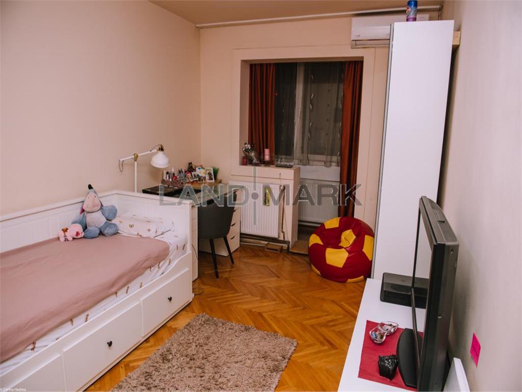 Apartament 3 camere decomandat, centrala, zona Sagului  Doina