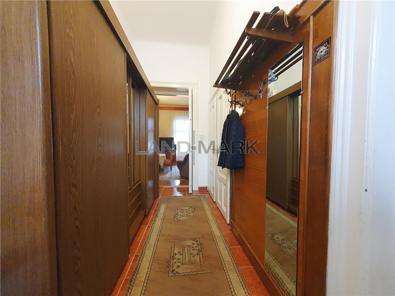 Apartament cu 3 camere,et 1 in cladire istorica zona centrala/Balcescu