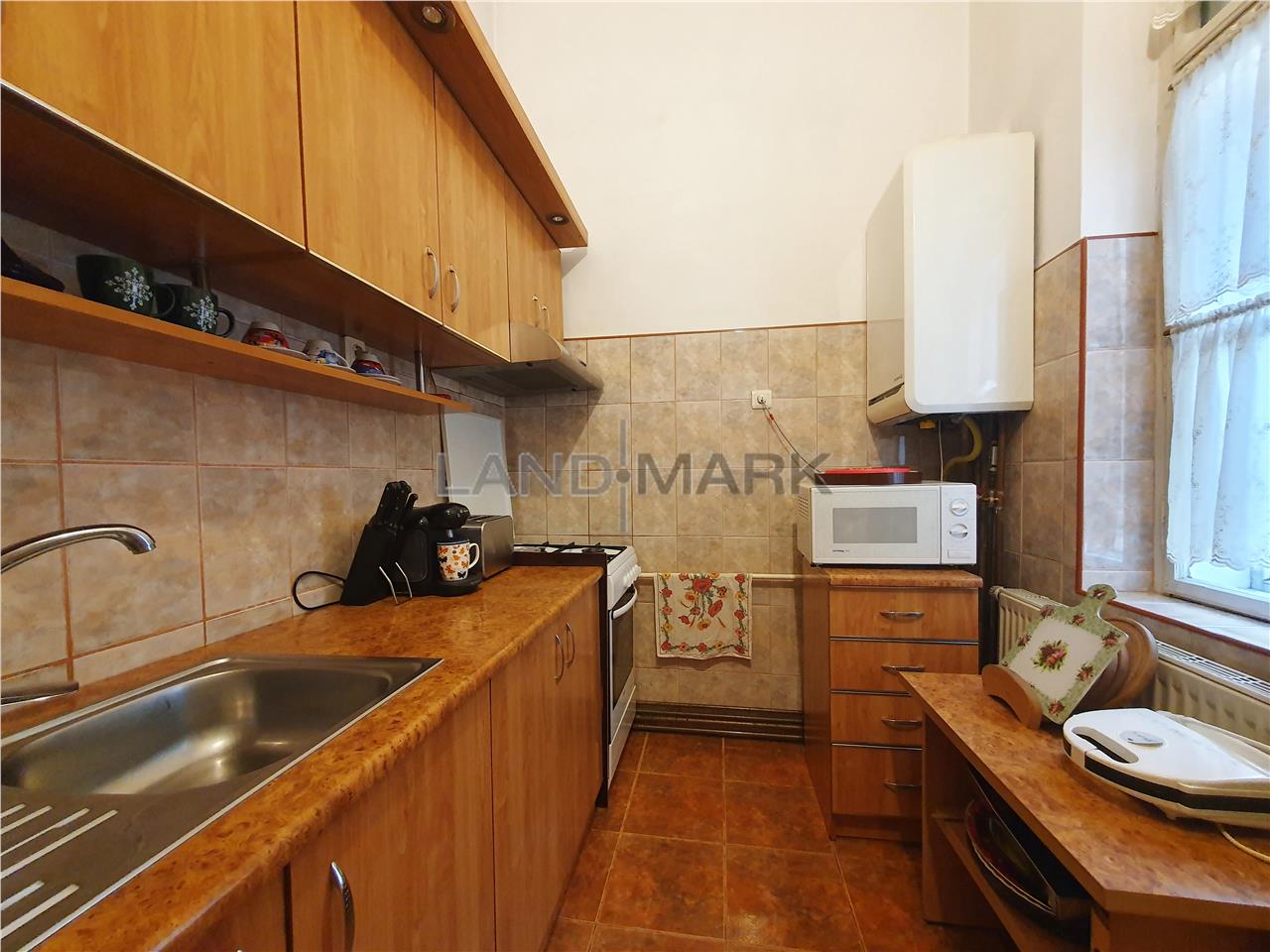 Apartament cu 3 camere,et 1 in cladire istorica zona centrala/Balcescu