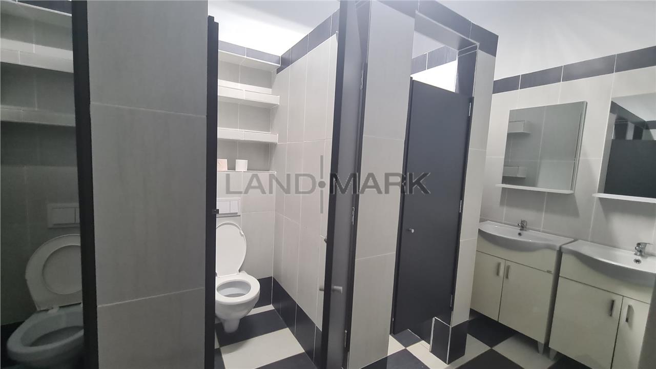 Spatiu comercial 850 mp , Vitrine, artera principala