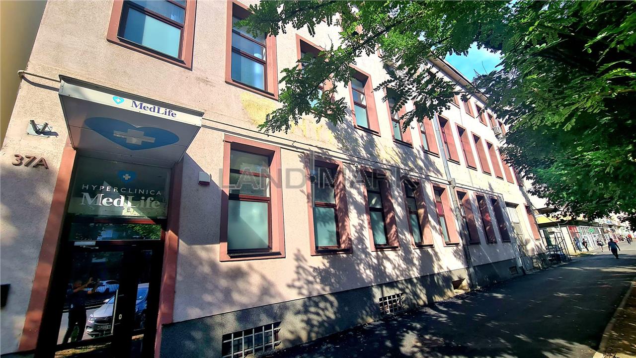 Spatiu comercial de vanzare , 890 mp , Bdul Dragalina