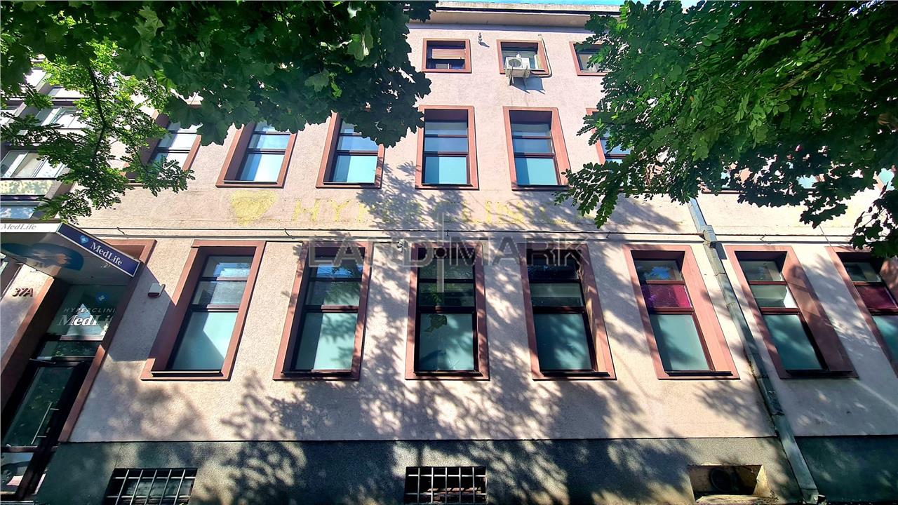 Spatiu comercial de vanzare , 890 mp , Bdul Dragalina