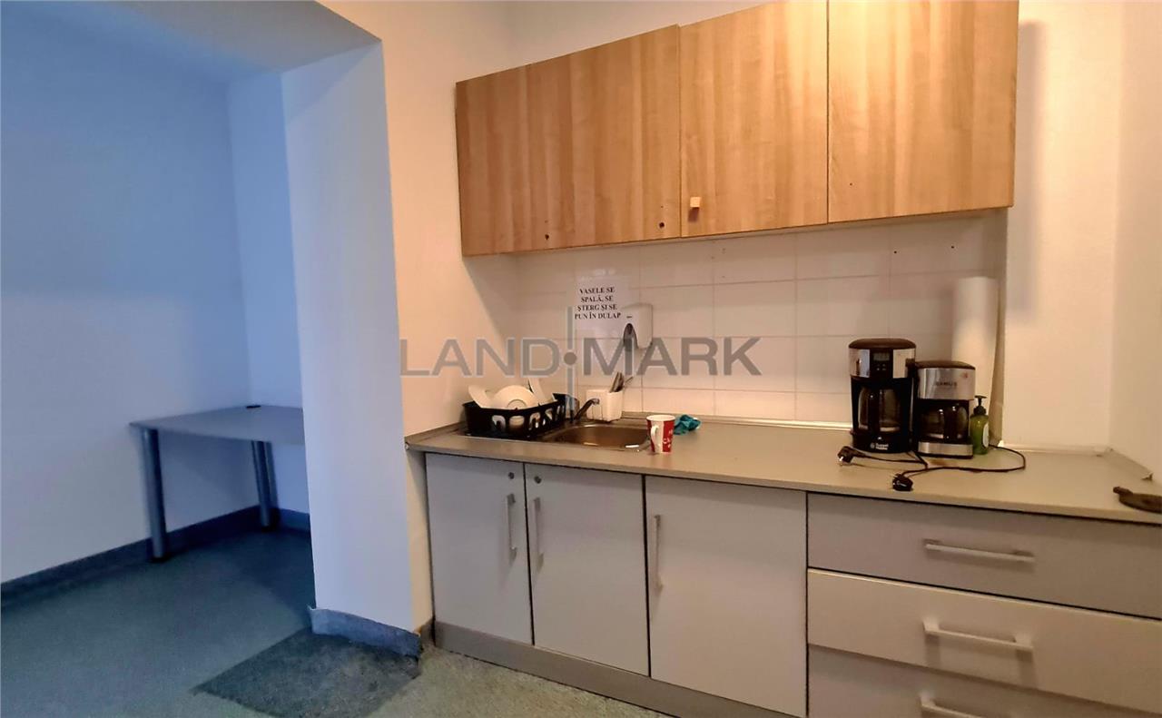 Spatiu comercial de vanzare , 890 mp , Bdul Dragalina