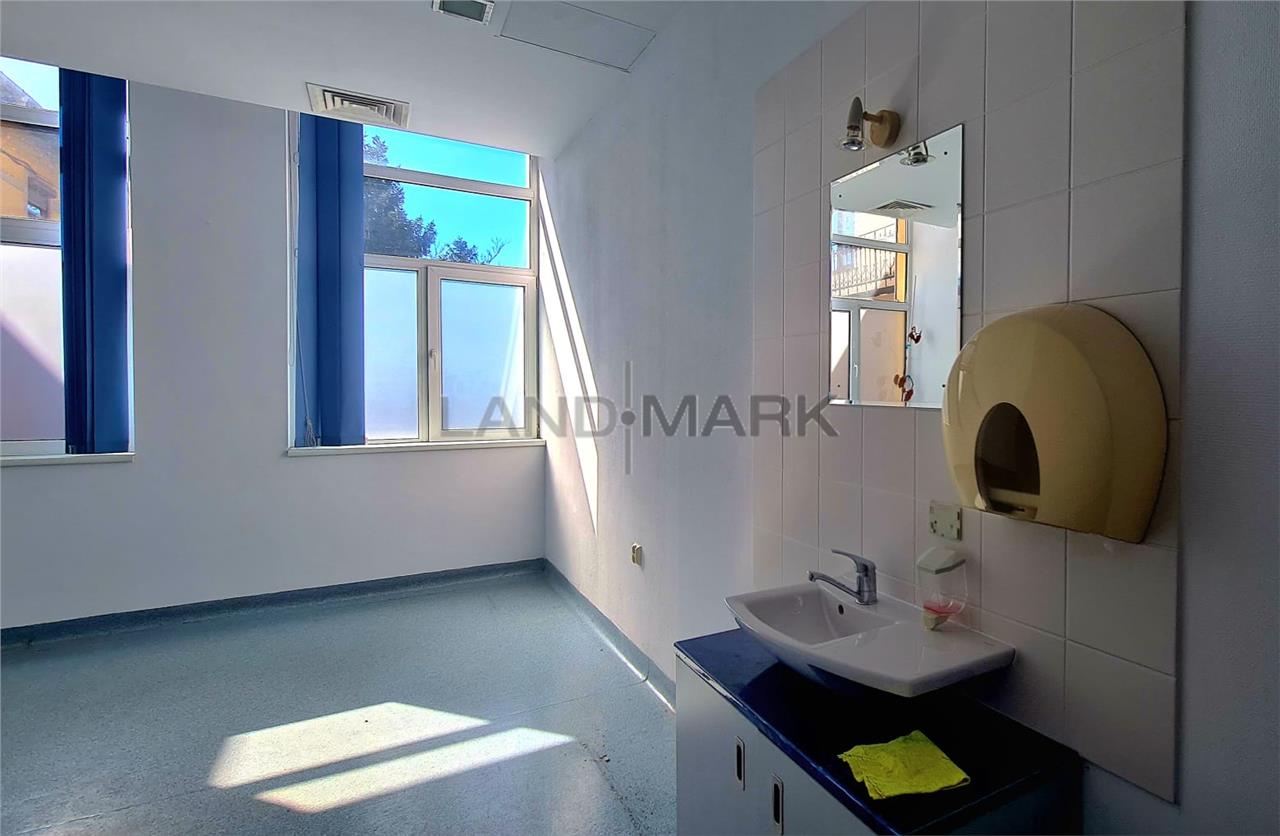 Spatiu comercial de vanzare , 890 mp , Bdul Dragalina