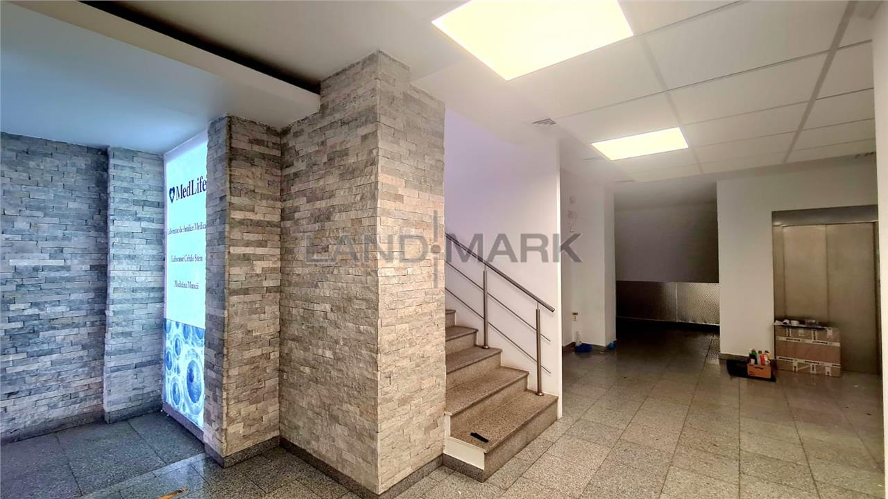 Spatiu comercial de vanzare , 890 mp , Bdul Dragalina