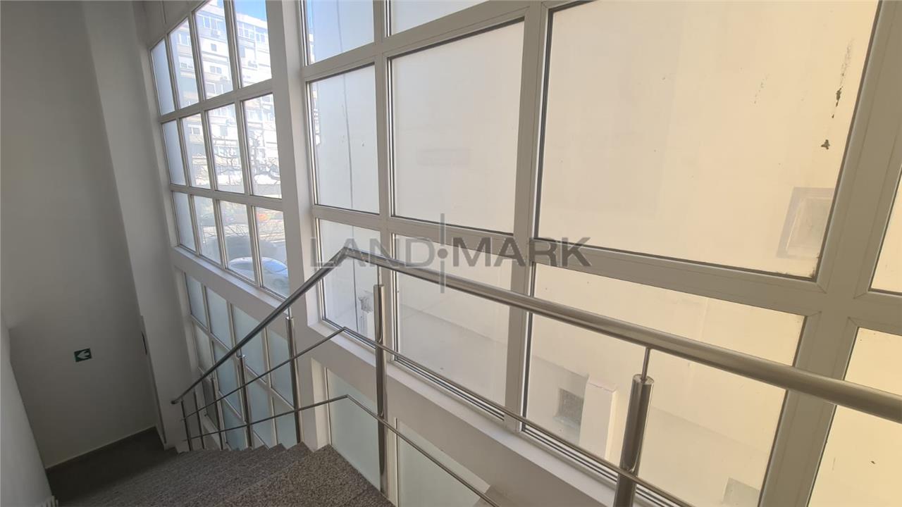 Spatiu comercial de vanzare , 890 mp , Bdul Dragalina