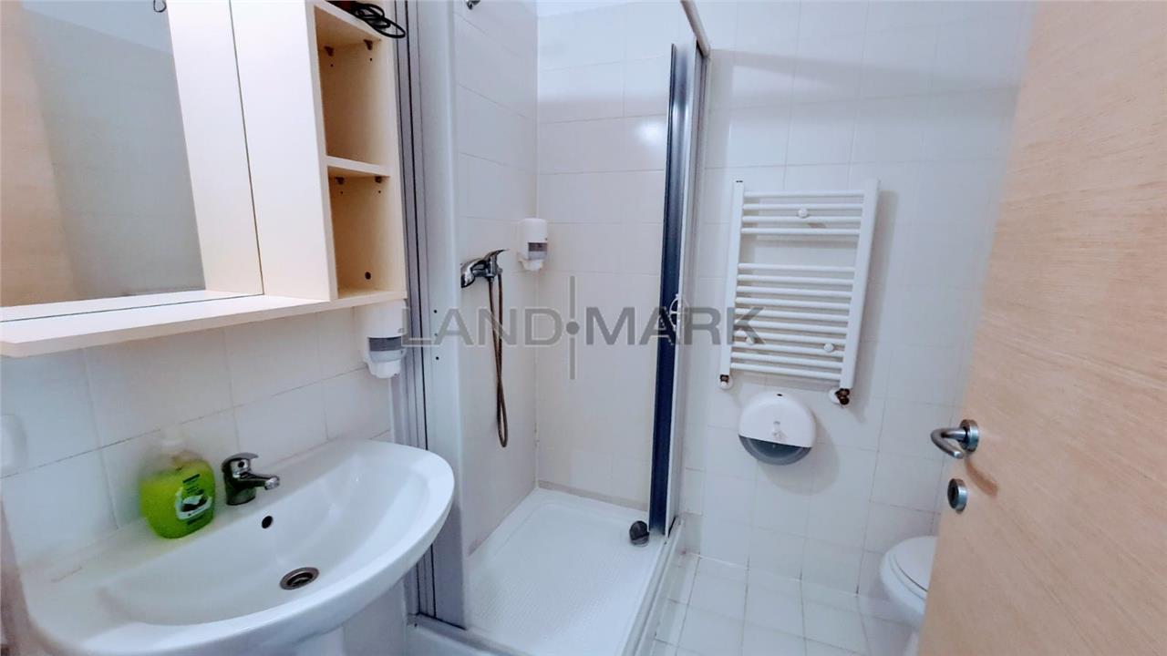 Proprietar, 2 camere bloc nou, parcare privata, zona Complex