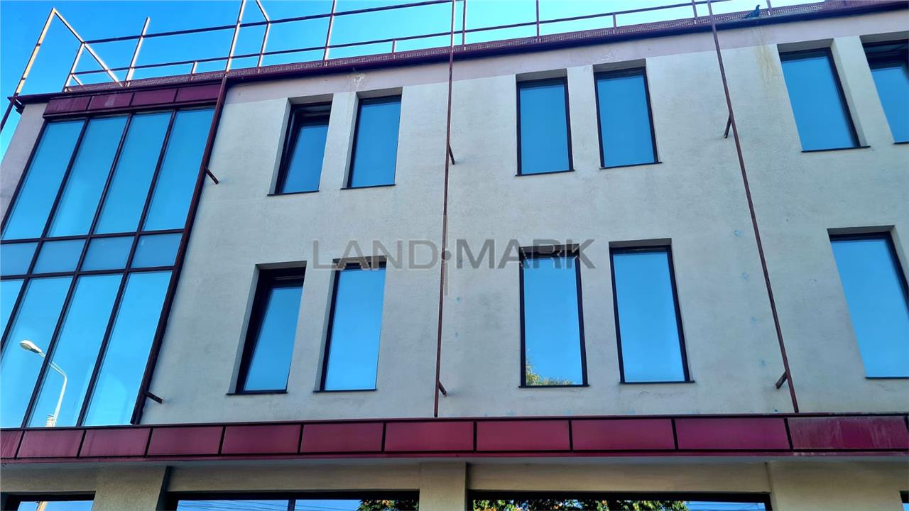 Cladire comerciala 600 mp utili , zona Sagului