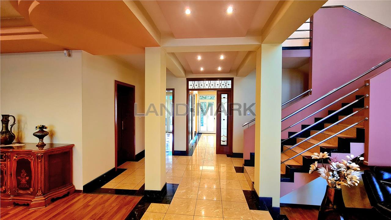 Vila generoasa, 4 dormitoare, piscina, garaj dublu, zona Girocului