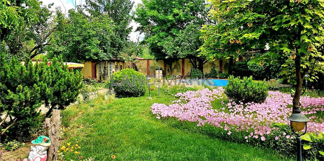 Vila generoasa, 4 dormitoare, piscina, garaj dublu, zona Girocului