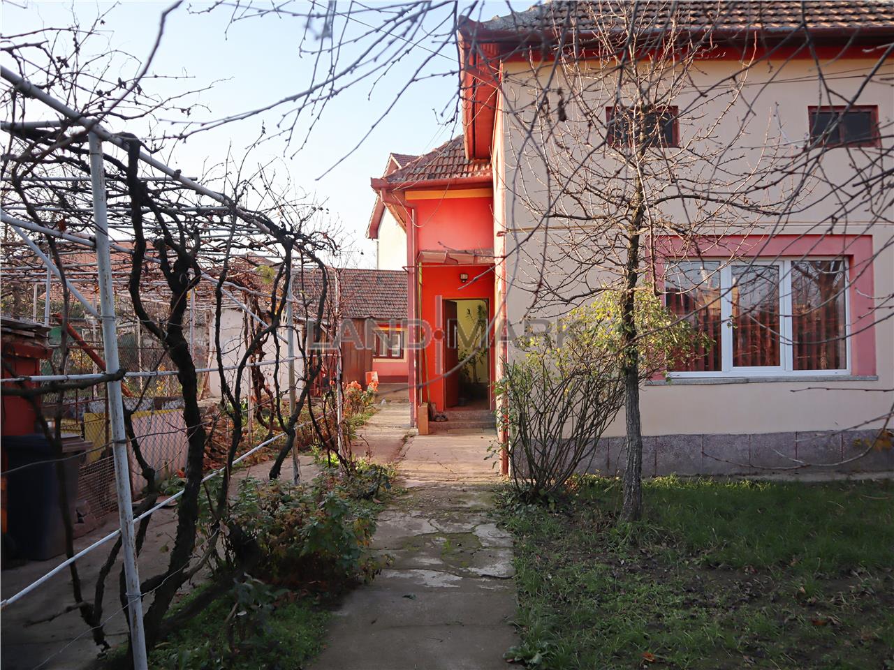 COMISION 0% CASA UNIFAMILIARA STRADA LINISTITA ZONA MODERN