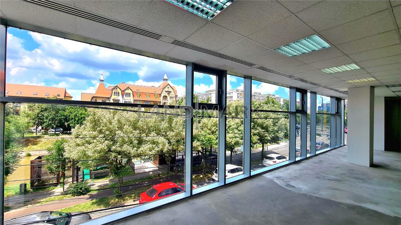Cladire de birouri / servicii, 1000 mp , semicentral, Timisoara