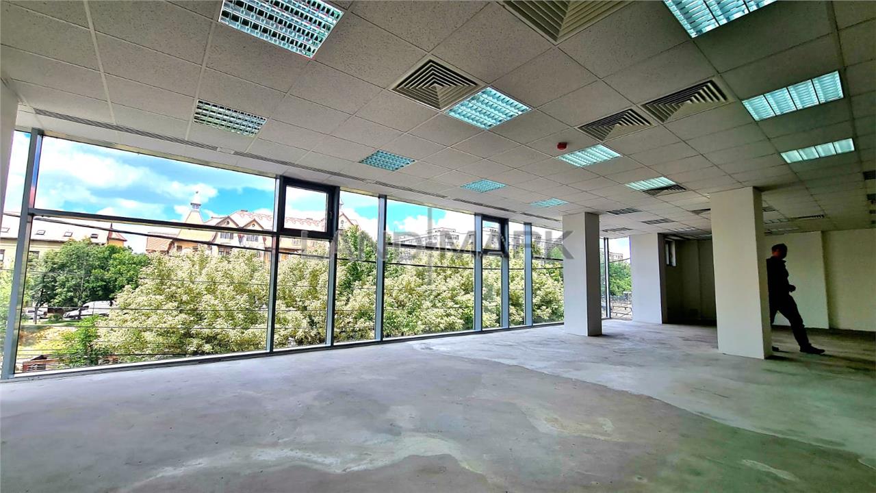 Cladire de birouri / servicii, 1000 mp , semicentral, Timisoara