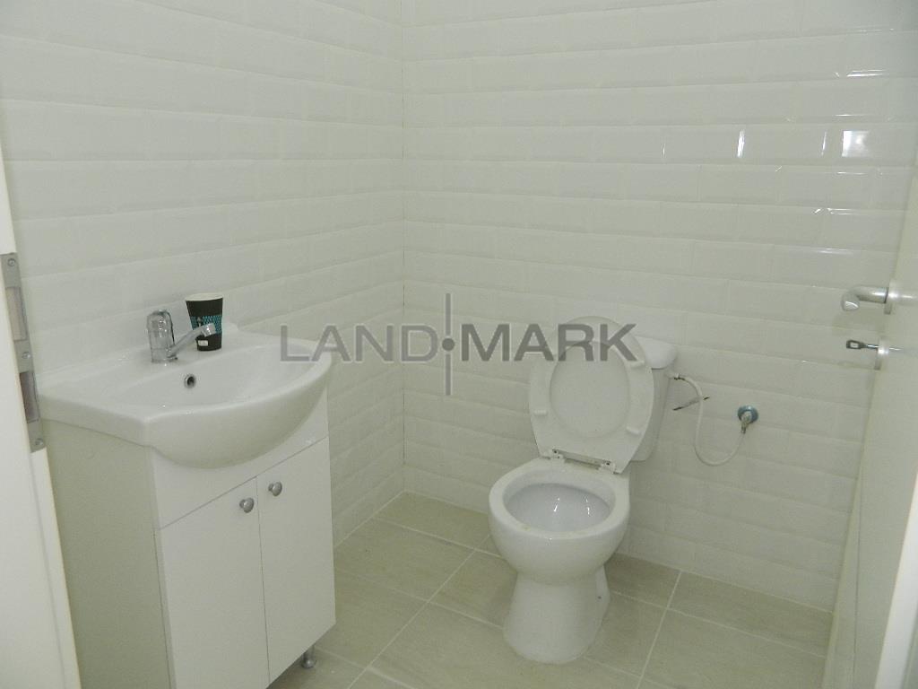 Spatiu comercial SAD 135 mp , parcare privata, zona Complex