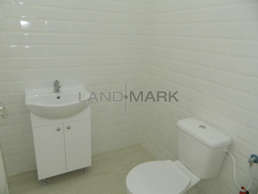 Spatiu comercial SAD 135 mp , parcare privata, zona Complex