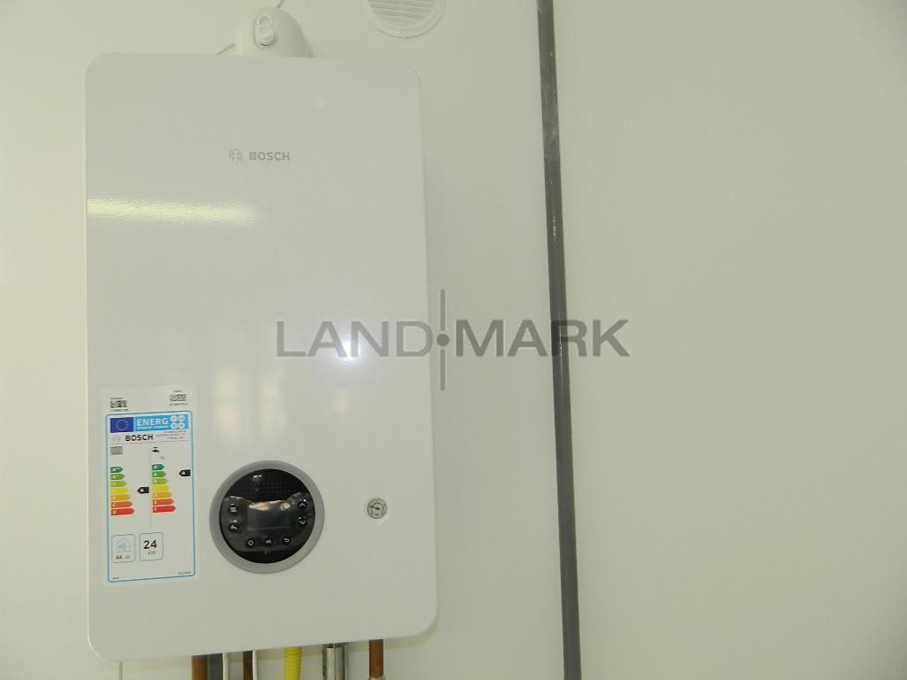 Spatiu comercial SAD 135 mp , parcare privata, zona Complex