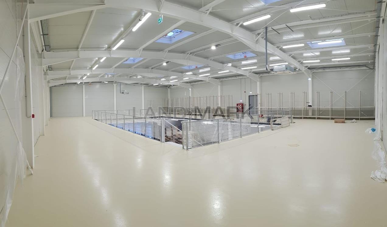 Spatiu comercial 890 mp, zona Girocului, parcare privata.