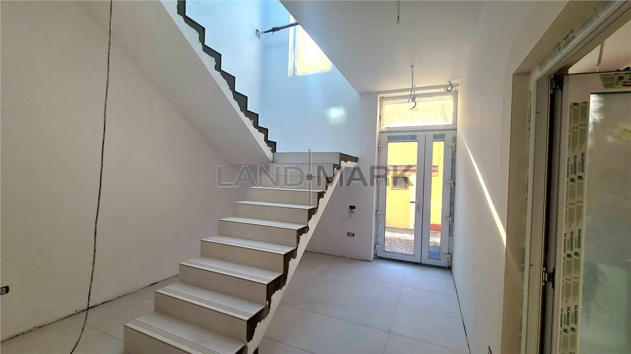 Cladire comerciala 563 mp utili, pozitie excelenta la bulevard