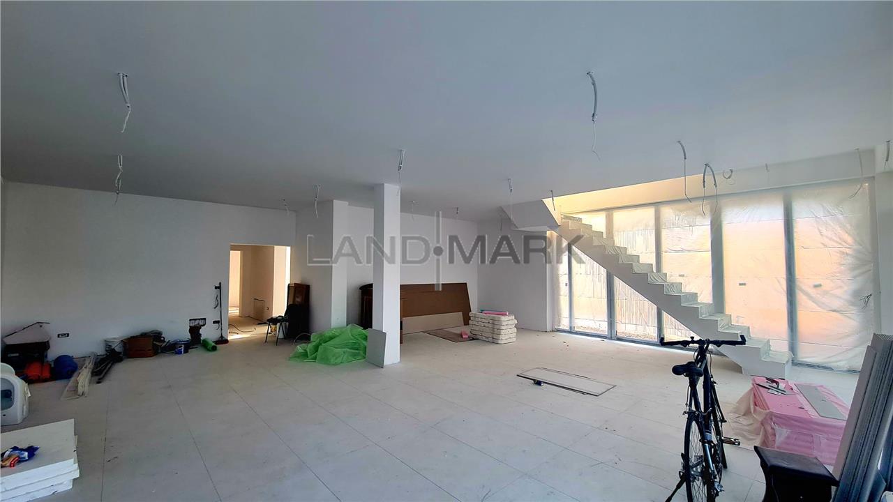 Cladire comerciala 563 mp utili, pozitie excelenta la bulevard