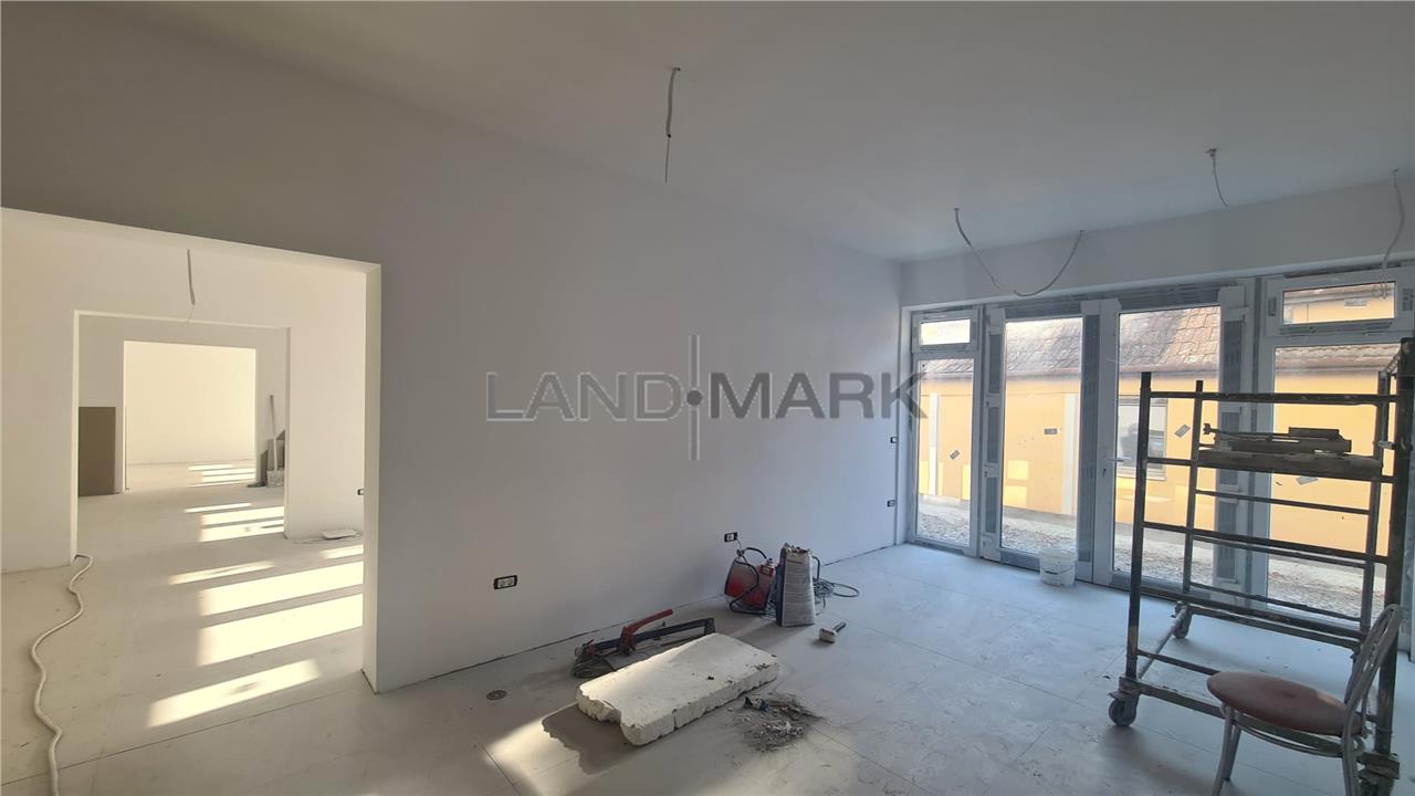 Cladire comerciala 563 mp utili, pozitie excelenta la bulevard