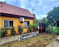 Casa cu 3 camere, curte, parcare,  zona Mures - Rebreanu
