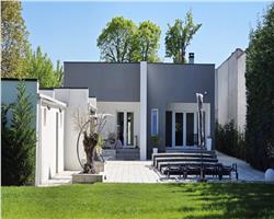 VILA PE PARTER SUPERBA MOBILATA / UTILATA CU PISICINA SI TEREN GENEROS